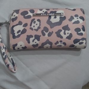 Cute Musse I Betsy Johnson pink cheetah CLUTCH